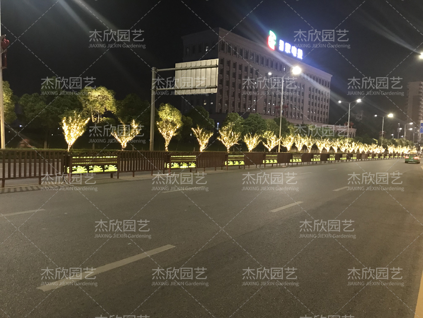 道路發光花箱，提亮街景